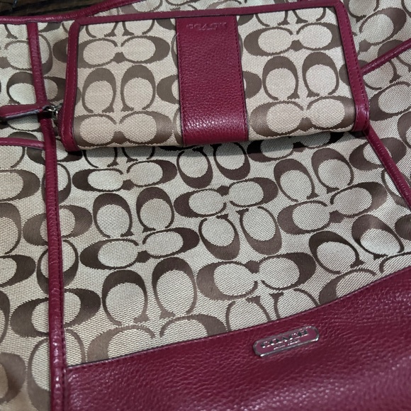 Coach signature hobo with matching wallet - Picture 5 of 6